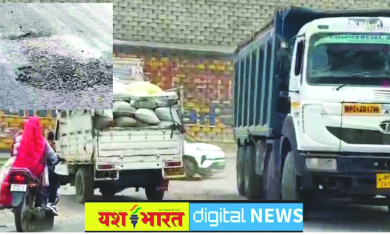 चार मौतों के बाद भी प्रशासन गहरी निद्रा में, लमतरा ओवर ब्रिज के पास ब्लैक स्पॉट में नहीं हुआ सुधार, न डिवाइडर लगे, न संकेतक बोर्ड 1 08 10