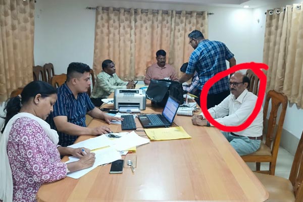 एडीएम कार्यालय का रीडर 20 हजार की रिश्वत लेते रंगे हाथ गिरफ्तार, लोकायुक्त की बड़ी कार्रवाई 1 08 7