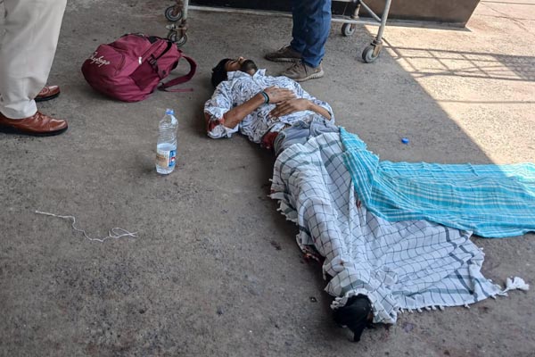 इंटरसिटी से गिरे यात्री का पैर कटा, मेडिकल रेफर 1 08
