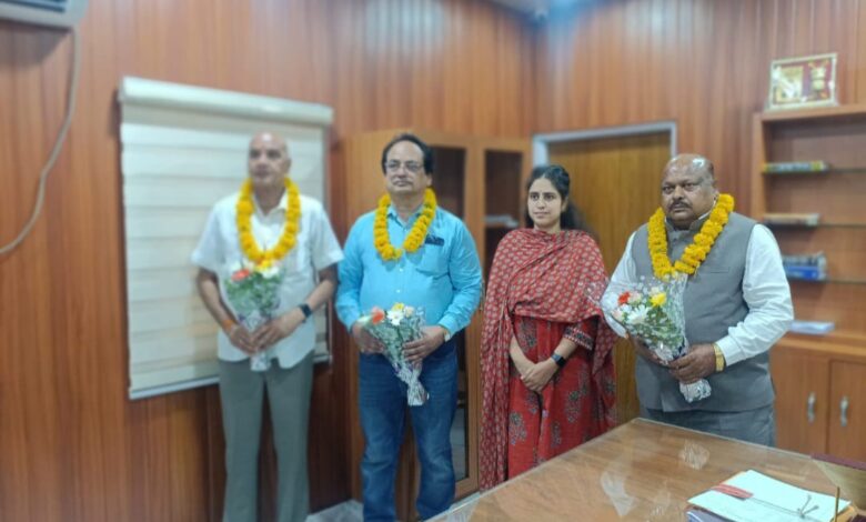 सेवानिवृत्ति समारोह में भावुकता और सम्मान का संगम 1 1000316735