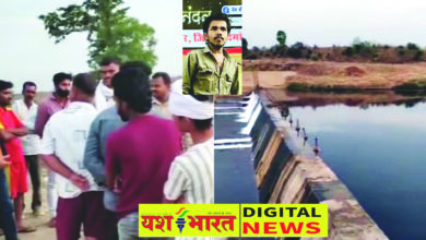 पोस्टमार्टम के इंतजार में स्वास्थ्य केन्द्र के बाहर पड़ी रही लाश, महानदी में डूबे युवक का शव निकाला गोताखोरों ने, दोस्तों के साथ नहाने गया था युवक 5 103 2