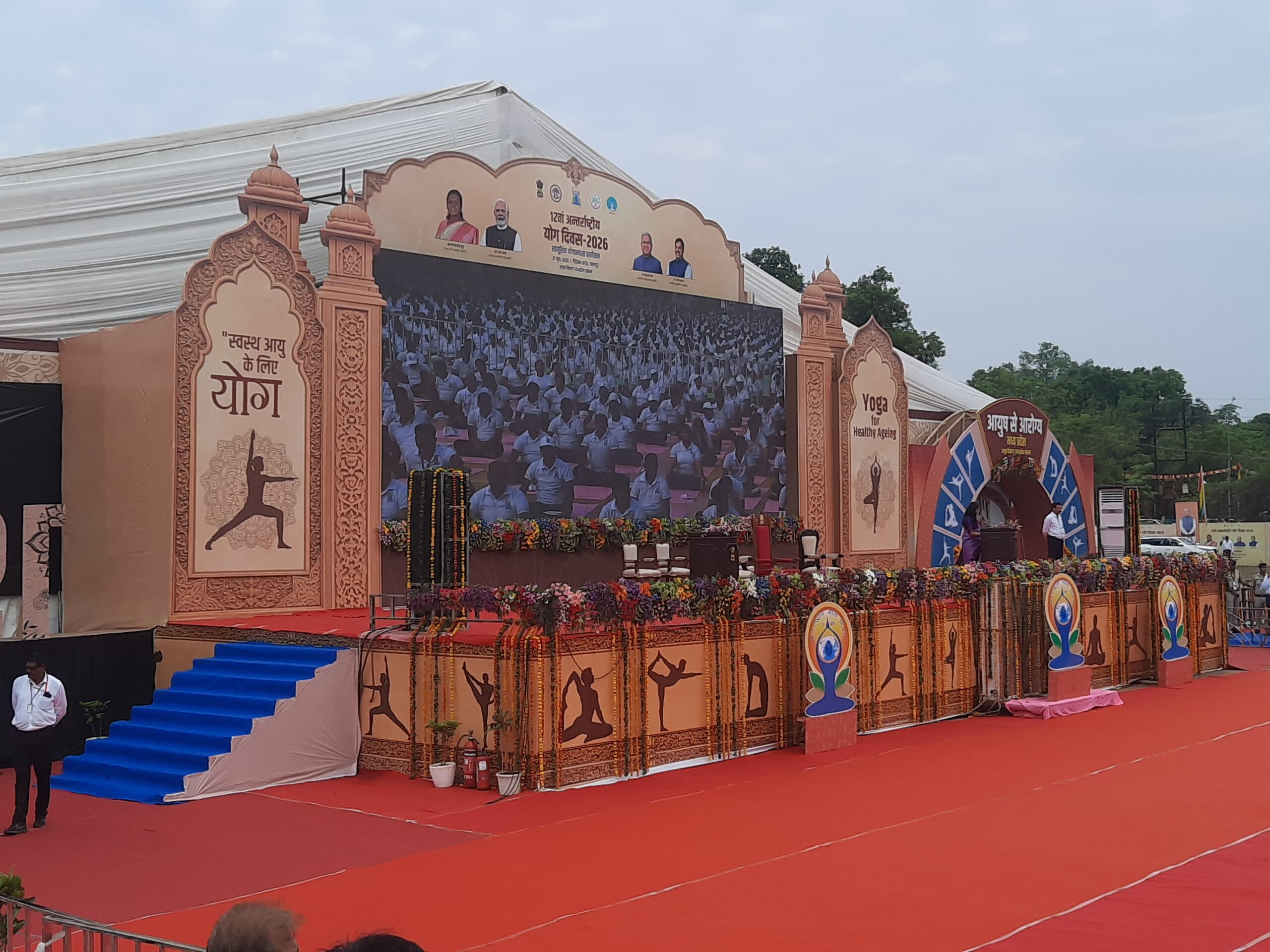 गैरिसन ग्राउंड में योगमय हुआ जबलपुर, मुख्यमंत्री मोहन यादव पहुंचे, राष्ट्रपति द्रौपदी मुर्मू का इंतजार 2 20260621 064429 scaled
