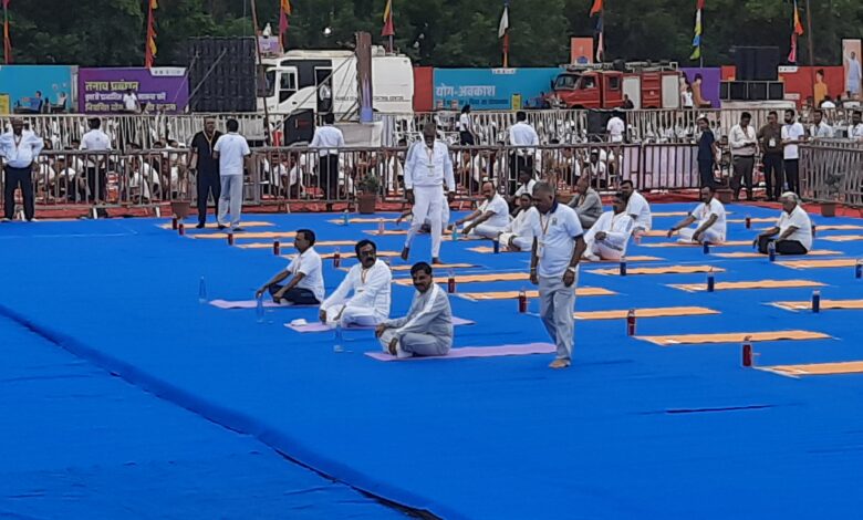 गैरिसन ग्राउंड में योगमय हुआ जबलपुर, मुख्यमंत्री मोहन यादव पहुंचे, राष्ट्रपति द्रौपदी मुर्मू का इंतजार 1 20260621 064652