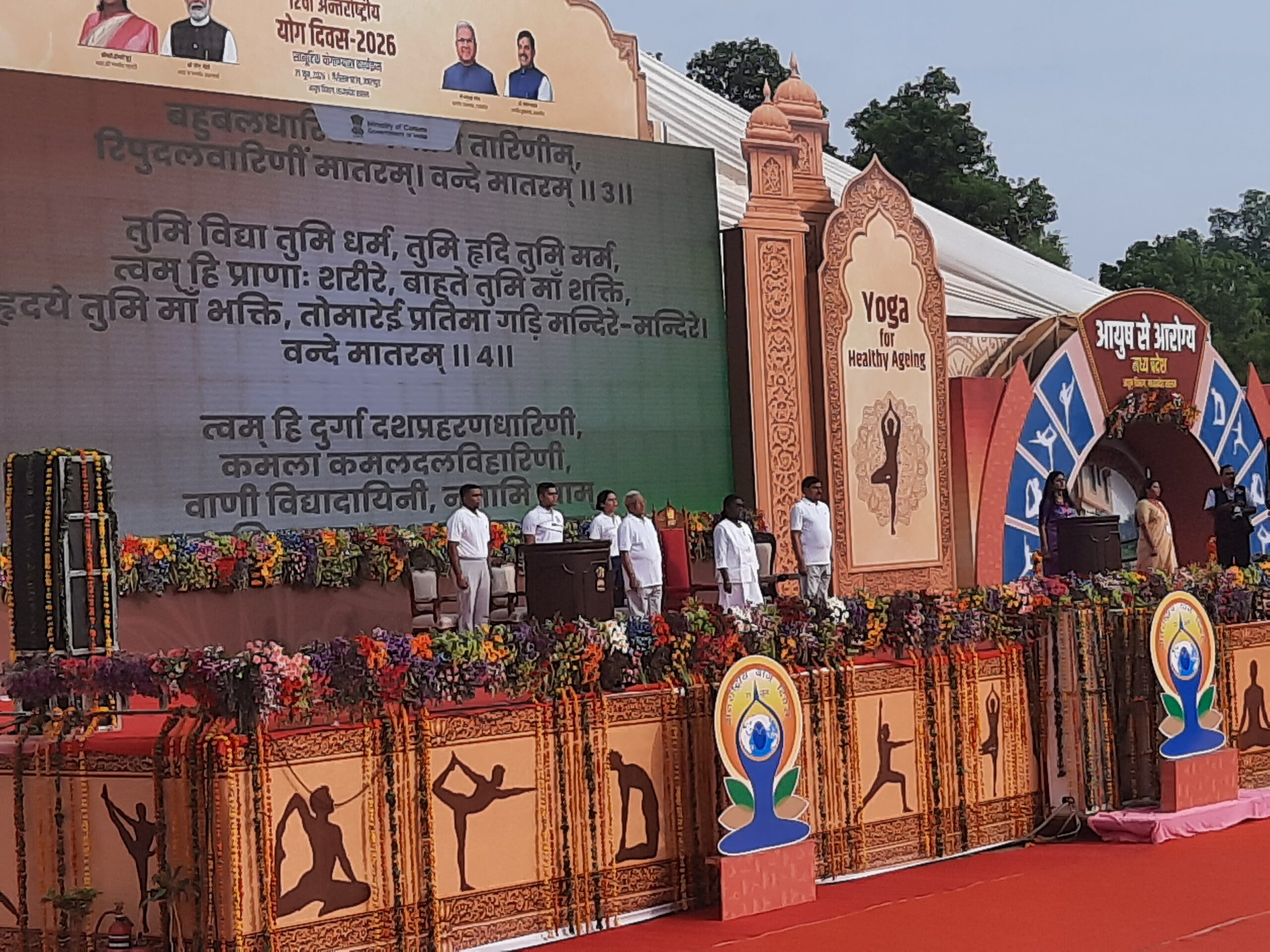 गैरिसन ग्राउंड में गूंजा योग का संदेश, राष्ट्रपति बोलीं— मां नर्मदा की नगरी में आकर धन्य हूं 3 20260621 073751 scaled