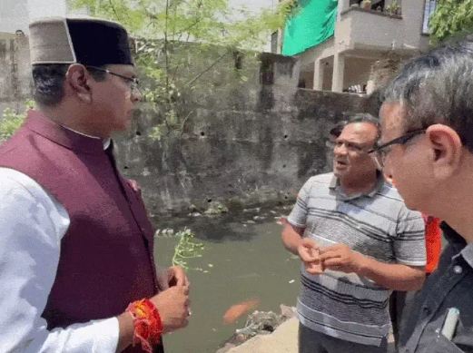 नालों की सफाई में लापरवाही पर अधिकारियों को लगाई फटकार 1 Capture00000