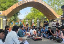 बरकतउल्ला विश्वविद्यालय का नाम बदलने के विरोध में एनएसयूआई का सद्बुद्धि हवन मुख्य प्रवेश द्वार पर यज्ञ कर सरकार और विश्वविद्यालय प्रशासन के फैसले का किया विरोध, नाम परिवर्तन वापस लेने की मांग 12 IMG 20260604 WA0017 1