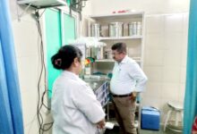 सीएमएचओ के औचक निरीक्षण में स्वास्थ्य सेवाओं की खुली पोल ओपीडी से अनुपस्थित मिले विशेषज्ञ चिकित्सकों को नोटिस, बिना अनुमति वेतन रोकने के निर्देश 5 IMG 20260612 WA0025 1