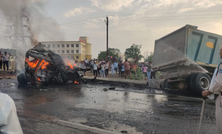 बरेला में भीषण सड़क हादसा: कार में जिंदा जले दो लोग 1 IMG 20260613 WA0039