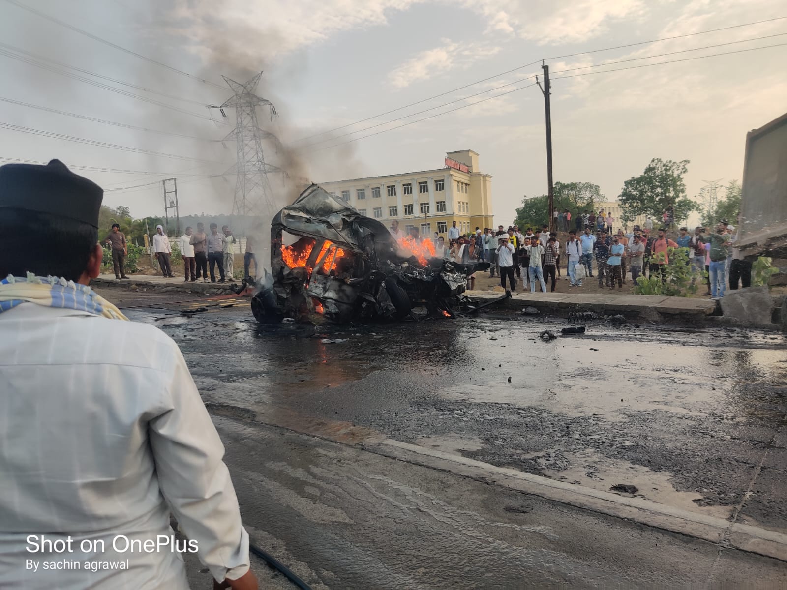 बरेला में भीषण सड़क हादसा: कार में जिंदा जले दो लोग 2 IMG 20260613 WA0040