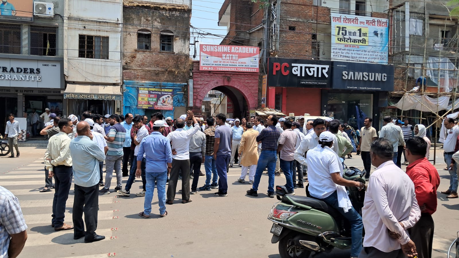 आक्रोशित कर्मचारियों ने निगम का कामकाज किया, अल्टीमेटम की मियाद खत्म होते ही अनिश्चितकालीन हड़ताल शुरू 4 IMG 20260619 WA0434
