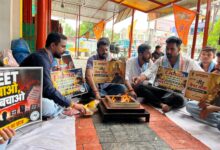 री नीट परीक्षा की निष्पक्षता के लिए NSUI ने किया हवन-पूजन सरकार पर भरोसा नहीं अब सिर्फ ईश्वर पर भरोसा : रवि परमार 11 IMG 20260622 WA0009
