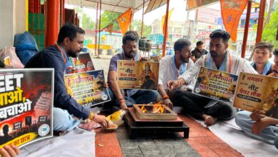 री नीट परीक्षा की निष्पक्षता के लिए NSUI ने किया हवन-पूजन सरकार पर भरोसा नहीं अब सिर्फ ईश्वर पर भरोसा : रवि परमार 9 IMG 20260622 WA0009