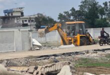 अवैध कॉलोनियों पर प्रशासन का बुलडोजर, 27 करोड़ की जमीन कराई मुक्त मेंडोरी और बेरखेड़ी बज्याफत में एफटीएल क्षेत्र के भीतर हो रहे अवैध निर्माण ध्वस्त, कलेक्टर के निर्देश पर कार्रवाई 10 IMG 20260627 WA0002