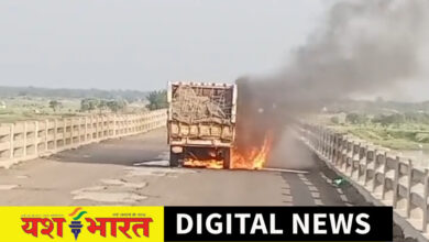 जर्जर महानदी पुल में आग का गोला, तेल और फार्च्यून सामग्री लोड पिकअप में भड़की आग 9 IMG 20260611 112036