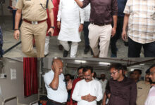 लमतरा हादसे के बाद अस्पताल पहुंचे सांसद, जाना घायलों का हाल, कलेक्टर और एसपी ने संभाली व्यवस्थाएं 10 IMG 20260614 183901