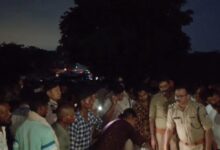 डुमना जंगल में किशोर का शव मिलने के बाद ग्रामीणों का चक्काजाम, एयरपोर्ट मार्ग पर यातायात प्रभावित 11 IMG 20260630 201432