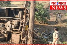 छत्तीसगढ़ दुर्ग से उत्तर-प्रदेश के वृंदावन जा रही श्रद्धालुओं से भरी बस पलटी : 25 यात्री घायल 13 InCollage 20260606 113439530