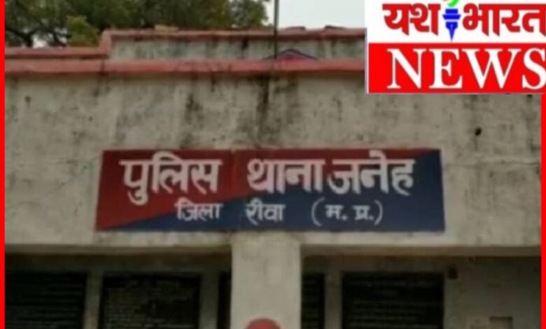 भीषण सड़क हादसा : बाइक में सवार दो युवकों की मौत , 30 फीट नीचे खदान में गिरी बाइक 1 InCollage 20260621 104820104