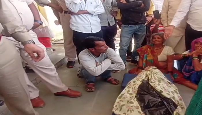 उधारी के विवाद में हुई मारपीट, इलाज के दौरान मौत परिजनों ने थाने में शव रखकर किया प्रदर्शन 1 Untitled 3 copy 4