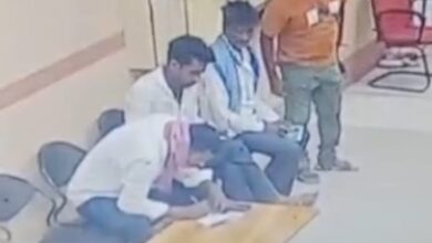 प्रयागराज बैंक के अंदर हुई ठप्पेबाजी.... 60 हजार लेकर भाग निकला शातिर, CCTV में कैद हुई करतूत 8 WhatsApp Image 2026 06 04 at 18.23.41