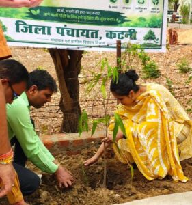 विश्व पर्यावरण दिवस पर किया वृक्षारोपण, हरियाली बढ़ाने का लिया संकल्प 3 WhatsApp Image 2026 06 05 at 5.56.46 PM