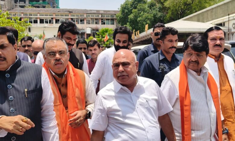 राज्यसभा चुनाव: तरुण चुग और रजनीश अग्रवाल ने नामांकन दाखिल किया, तीसरी सीट को लेकर बढ़ा सस्पेंस 1 WhatsApp Image 2026 06 06 at 12.50.01