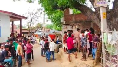 बाराबंकी में सनसनी: 25 साल के युवक की संदिग्ध मौत, फंदे पर लटकी मिली लाश; इलाके में मची खलबली 9 WhatsApp Image 2026 06 12 at 15.06.37 1