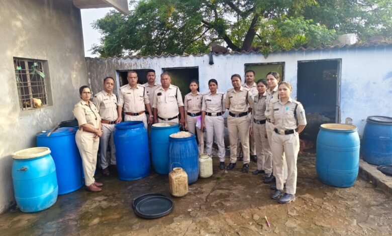 आबकारी विभाग ने किया 600 किलो महुआ लाहन नष्ट, 5 महिलाएं गिरफ्तार 1 WhatsApp Image 2026 06 12 at 17.14.05