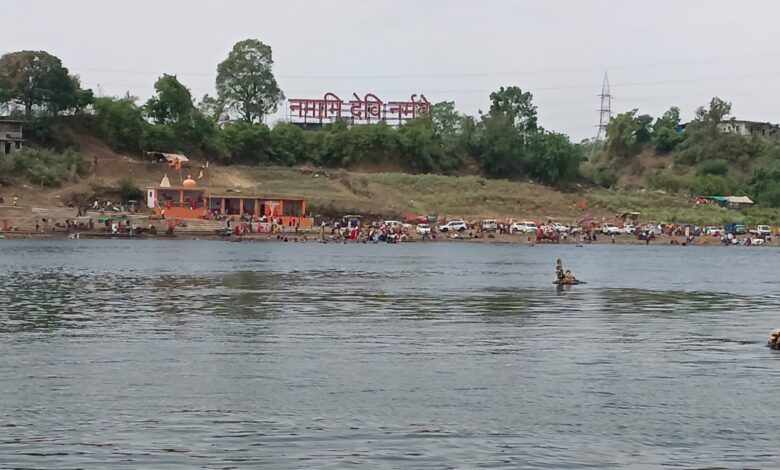पुरुषोत्तम मास अमावस्या पर नर्मदा घाटों में उमड़ा आस्था का सैलाब, लाखों श्रद्धालुओं ने लगाई डुबकी 1 WhatsApp Image 2026 06 15 at 11.51.22