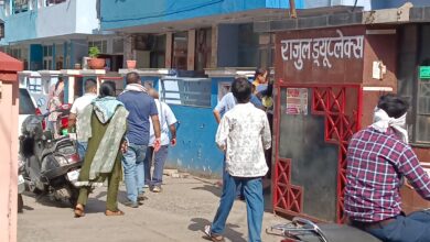 भंडारी अस्पताल के समीप राजुल डुप्लेक्स में ब्यूटी पार्लर संचालिका को गोली मारकर युवक ने ली खुद की जान 9 WhatsApp Image 2026 06 15 at 15.30.44