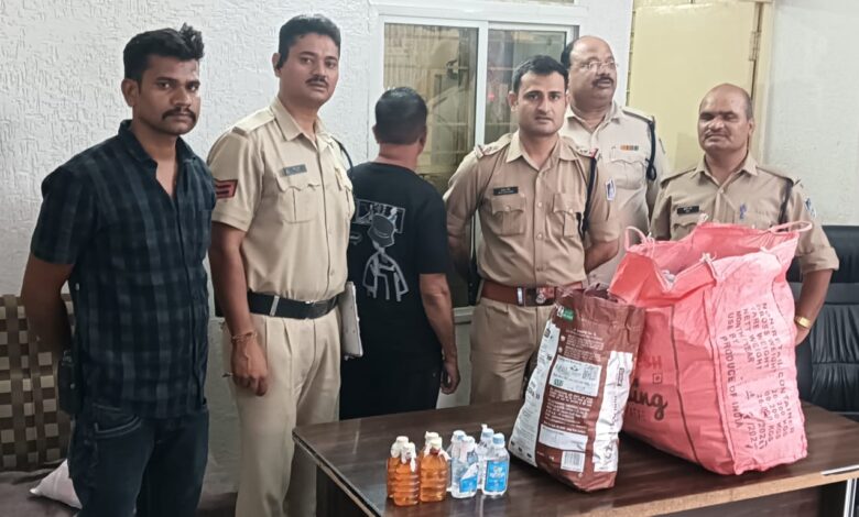 जनसंवाद की सूचना पर घेराबंदी कर 58.5 लीटर अवैध शराब के साथ तस्कर गिरफ्तार, एक्टिवा जब्त 1 WhatsApp Image 2026 06 22 at 12.01.16