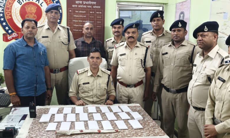 भोपाल में 4 शातिर मोबाइल लुटेरे गिरफ्तार, 22 महंगे मोबाइल और 4 स्पोर्ट बाइक जब्त 1 WhatsApp Image 2026 06 22 at 15.01.04