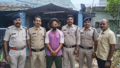 इनामी गुंडा गिरफ्तार, हत्या के प्रयास और मादक पदार्थ तस्करी समेत कई गंभीर मामले दर्ज 8 WhatsApp Image 2026 06 24 at 12.08.30