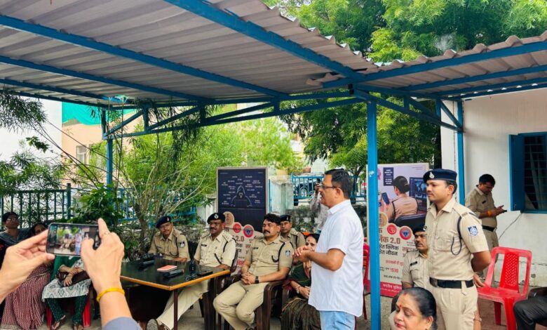 सुरक्षा और संवाद: कोलार में पुलिस ने जानी जनता की समस्याएं, दिए सुरक्षा टिप्स 1 WhatsApp Image 2026 06 26 at 13.33.59