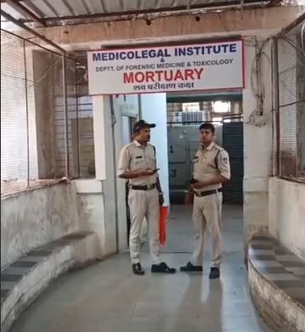 नौकरी छूटने के बाद तनाव में था डॉ का बेटा, जहरीला पदार्थ पीने से मौत 1 sususid