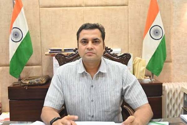 लंबित राजस्व प्रकरणों पर कलेक्टर सख्त, समय-सीमा में हो निराकरण 1 01 17