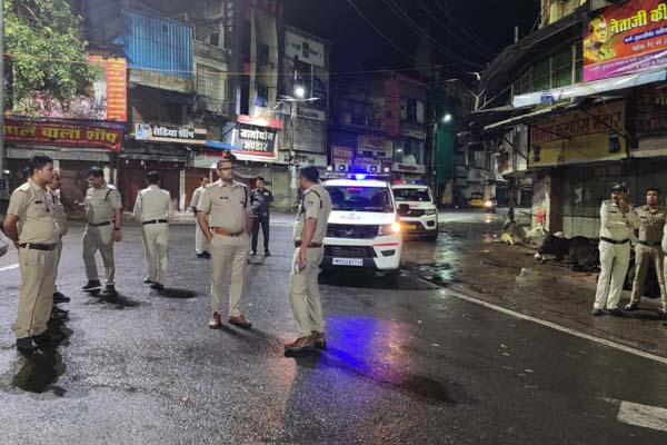 कांबिंग गश्त में पुलिस की बड़ी कार्रवाई,गांजा, शराब और हथियारों के साथ 29 आरोपी गिरफ्तार 1 011 1