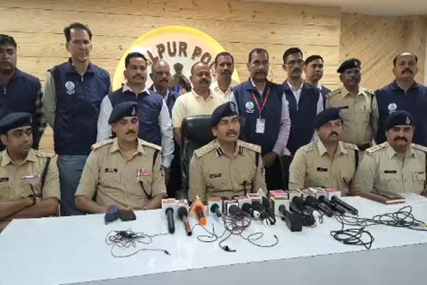 अंतरराज्यीय बैंक डकैत सुनील पासवान बिहार से गिरफ्तार, सवा करोड़ का 750 ग्राम सोना बरामद 1 011