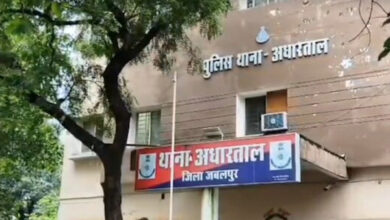 स्कूल से लौट रहे छात्र पर चाकू से हमला, पैसे नहीं देने पर बदमाशों ने किया वार; दो आरोपी फरार 20 03 7