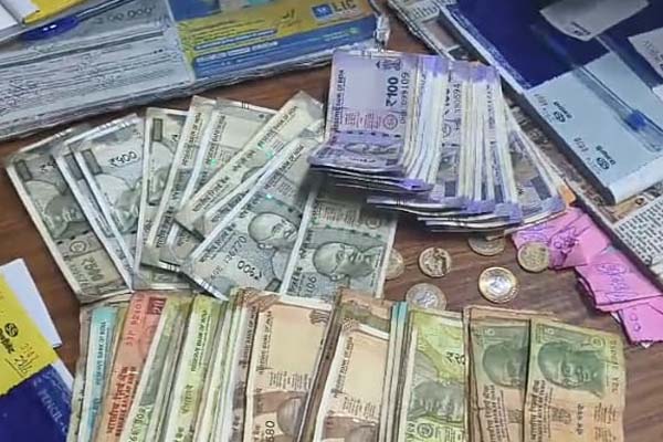 चार सटोरिए रंगे हाथ गिरफ्तार, सट्टा पट्टियां और 10,290 रुपये जब्त 1 05 8