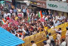 शराब दुकान पर तालाबंदी का प्रयास, पुलिस ने रोका; गोरा बाजार संघर्ष समिति ने उठाई दुकान बंद करने की मांग 4 08 1