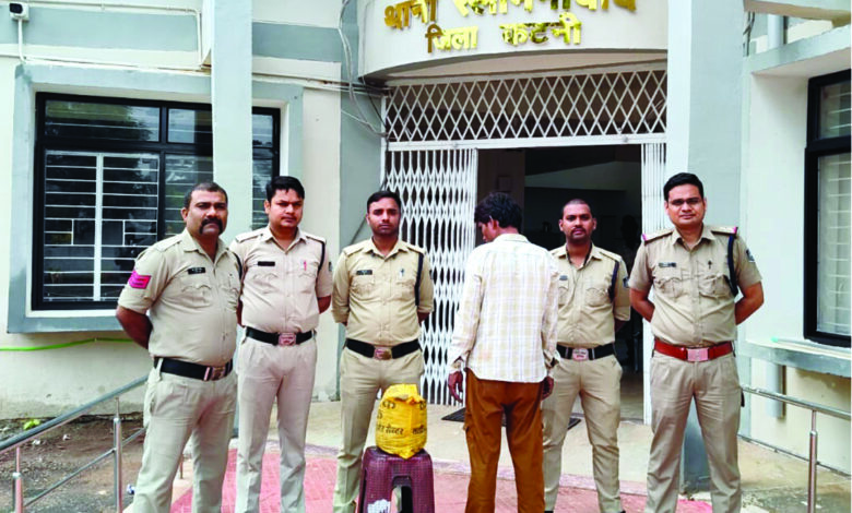 नेशनल हाईवे पर पकड़ा गया गांजा तस्कर, स्लीमनाबाद पुलिस ने जब्त किया डेढ़ किलो गांजा 1 104 1