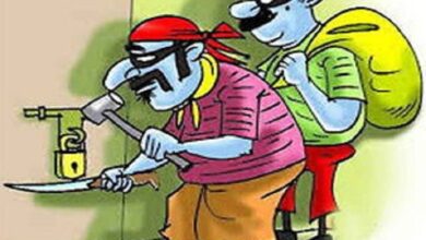 चोरों ने किराना दुकान का ताला तोड़कर उड़ाई 50 हजार की नगदी और सामान 11 2 1605000234