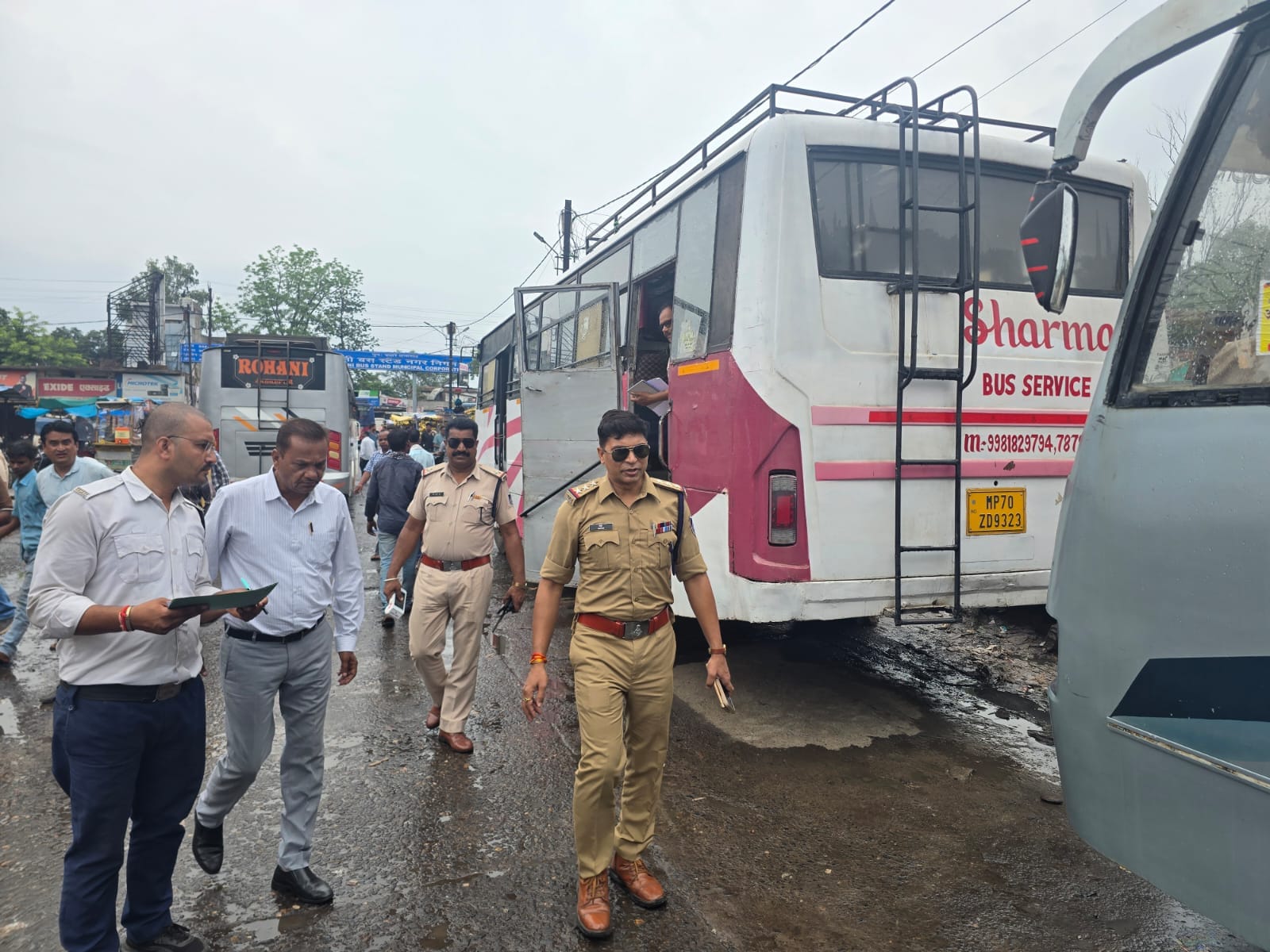 41 यात्री बसों की हुई जांच, 7 पर लगा जुर्माना, 8 की फिटनेस निरस्त, बस स्टैंड पर परिवहन एवं यातायात विभाग की संयुक्त कार्रवाई 2 IMG 20260701 WA0913