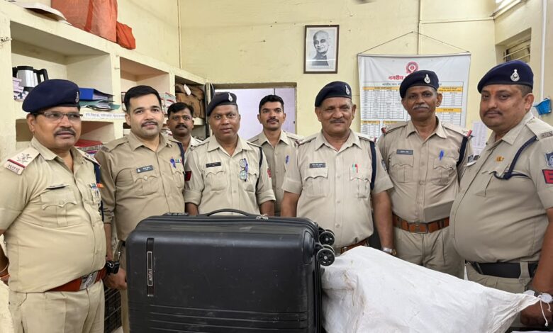 कार में ट्रॉली बैग के अंदर छिपाकर ले जा रहे थे 55 लीटर शराब, पुलिस ने तस्कर को दबोचा 1 IMG 20260702 WA0080