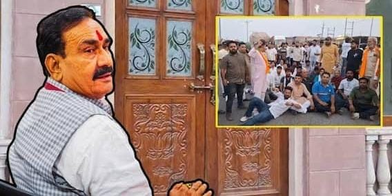दतिया अपडेट : टिकट कटने पर नरोत्तम मिश्रा के समर्थकों में गुस्सा, नाराज कार्यकर्ताओं ने किया हाइवे जाम, टिकट बदलने की मांग 2 IMG 20260710 WA1002