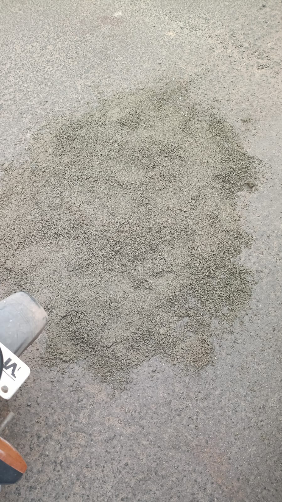 बारिश से पहले सड़कों को दुरुस्त करने में जुटा नगर निगम 3 IMG 20260713 WA0056