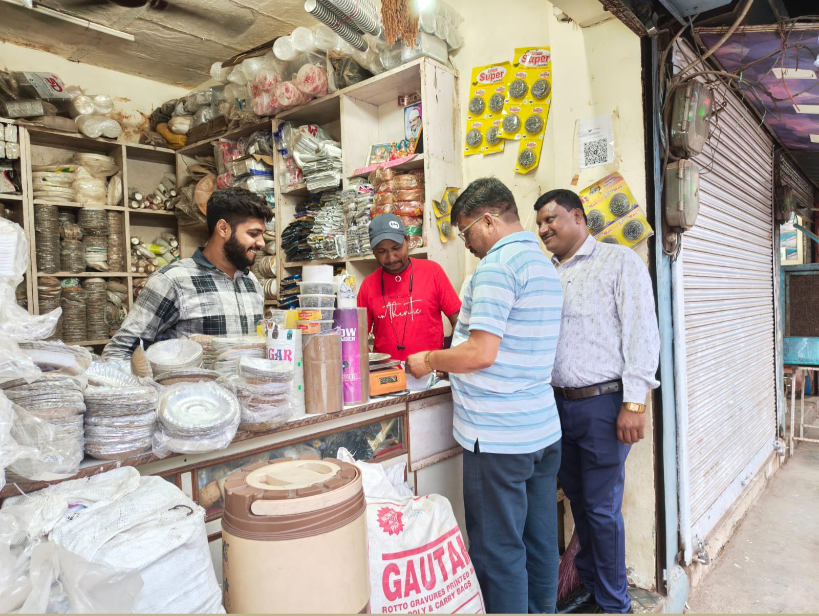 गंदगी और प्रतिबंधित पॉलीथिन पर नगर निगम की कार्रवाई 3 IMG 20260720 WA0051