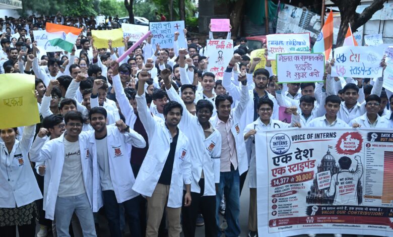 एमबीबीएस इंटर्नों ने उठाया स्टाइपेंड का मुद्दा वन नेशन वन स्टाइपेंड की मांग, मानदेय 30 हजार रुपये प्रतिमाह करने की मांग 1 IMG 20260723 WA0006