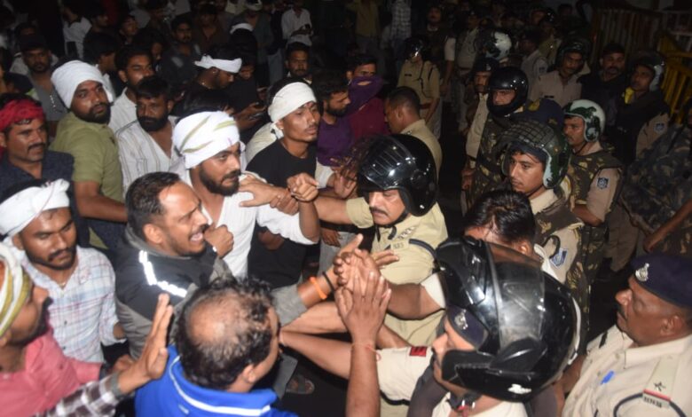 रोशनपुरा में पुलिस-किसानों के बीच धक्का-मुक्की, माहौल गरमाया 1 IMG 20260729 WA0222